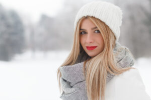 Winterblond 2025: Kühle Blondtöne ohne Gelbstich – Tipps aus Seligenstadt